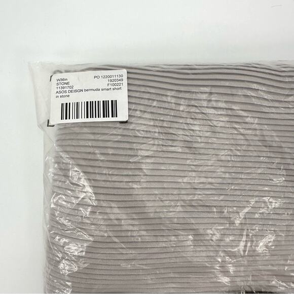 ASOS bermuda plisse smart short in stone Size 36 - Picture 8 of 8